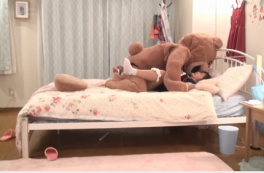 Đi chơi cùng với anh gấu teddy được anh đem về chịch